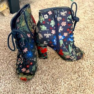 Steve Madden open toed lace up booties